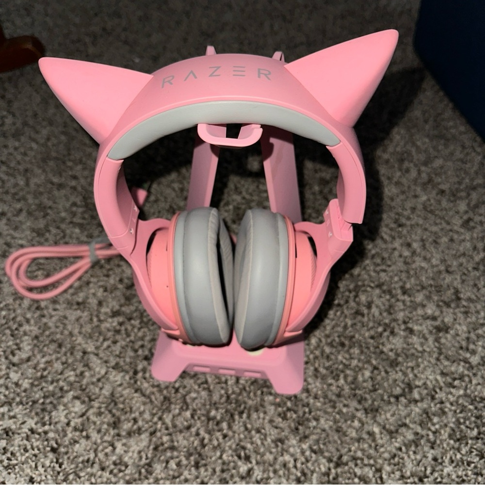 The Razer Kraken RGB USB Gaming Headset Kitty Edition with stand - Picture 3 of 6
